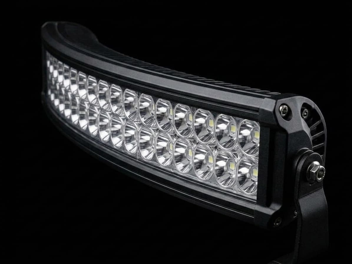 Rampe LED incurvée double rangée Next‑Tech éteinte sur fond noir