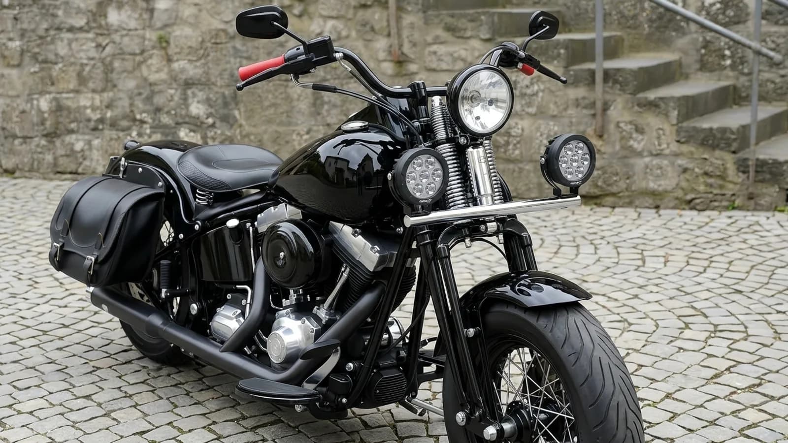 Phares additionnels LED Next-Tech montés en passing lamps de part et d'autre du phare d'une Harley-Davidson