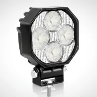 Phare de travail LED carré Next‑Tech 20W à 4 LED, vu de face éteint sur fond studio dégradé