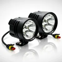 lot de 2 phares LED additionnels ronds 60mm Next‑Tech 50w 15500 lumens 5000K pour moto, vue studio connecteurs étanches