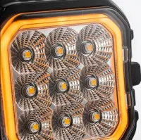 Gros plan et zoom sur les réflecteurs et LED du phare LED Next-Tech 10cm 45w avec feu de jour DRL veilleuse orange