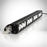 barre LED Next‑Tech 180w 850mm de rallye posée en 3/4 sur fond studio blanc, optiques éteintes et support alu visible