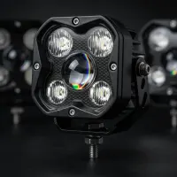 Phares LED additionnels haut de gamme 82mm carré faisceau 5D pour moto - détail des LEDs et lentille optique