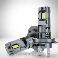 paire d'ampoules H7 LED Next‑Tech format origine sur fond studio blanc, LED blanches et culot plug and play visibles