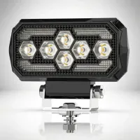 phare de travail LED rectangulaire Next‑Tech 30W sur fond studio blanc, six optiques et support inox, vue de face