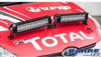 Deux rampes LED 120W montées sur capot de voiture rallye Total, configuration double éclairage longue portée
