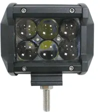 Phare LED 4D 18W carré 100mm vue de face avec 6 lentilles longue portée et boîtier alu noir