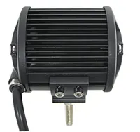 Vue arrière du phare LED carré 100mm avec radiateur nervuré et étrier de montage à boulon