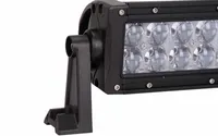 Détail support de fixation et optiques 4D de la barre LED 180W spot longue portée, gros plan extrémité