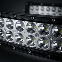 Barre LED 180w 80cm incurvée 13000 lumens double rangée - détail des LEDs et lentille optique
